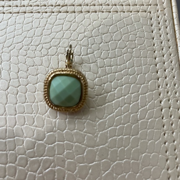 Green and gold earrings - Picture 4 of 4